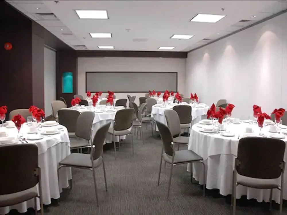 ***  Bond Place Hotel Toronto Canada
