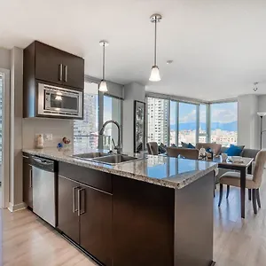 https://stunning-2-bedroom-condo-with-downtown-views.vancouver-hotels-bc.net