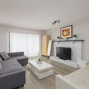 https://huge-4-bedroom-upper-suite.vancouver-hotels-bc.net