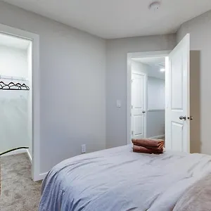 https://neutral-living-6beds-4bedrooms1bunos-with-basement-and.calgaryhotelsearch.com