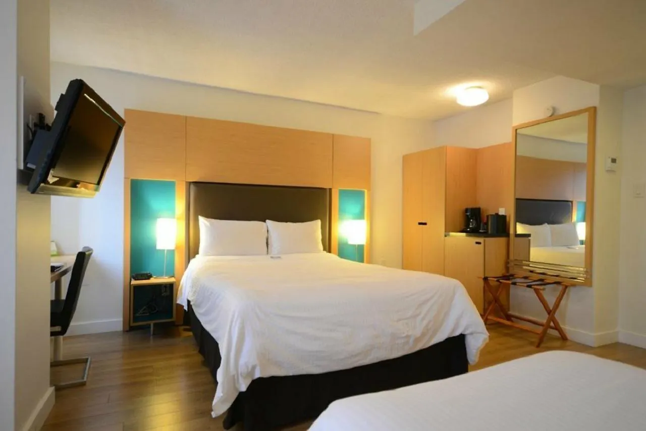 Bond Place Hotel Toronto 3*,